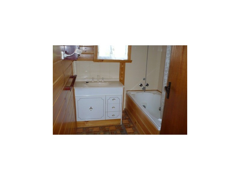 10 Ross Street, Beauty Point TAS 7270