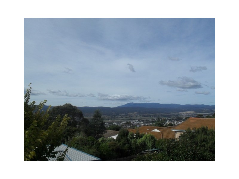 82 New World Ave, Trevallyn TAS 7250