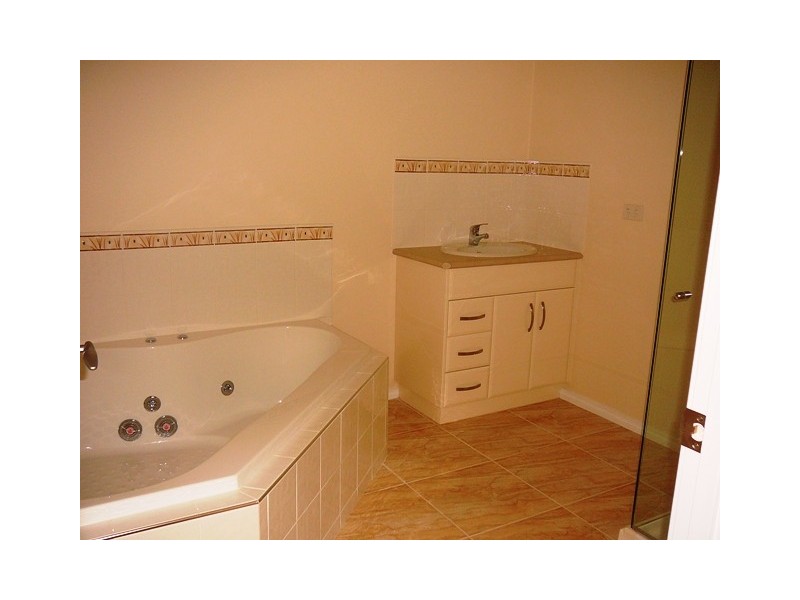 2/8a Queen Street, Invermay TAS 7248