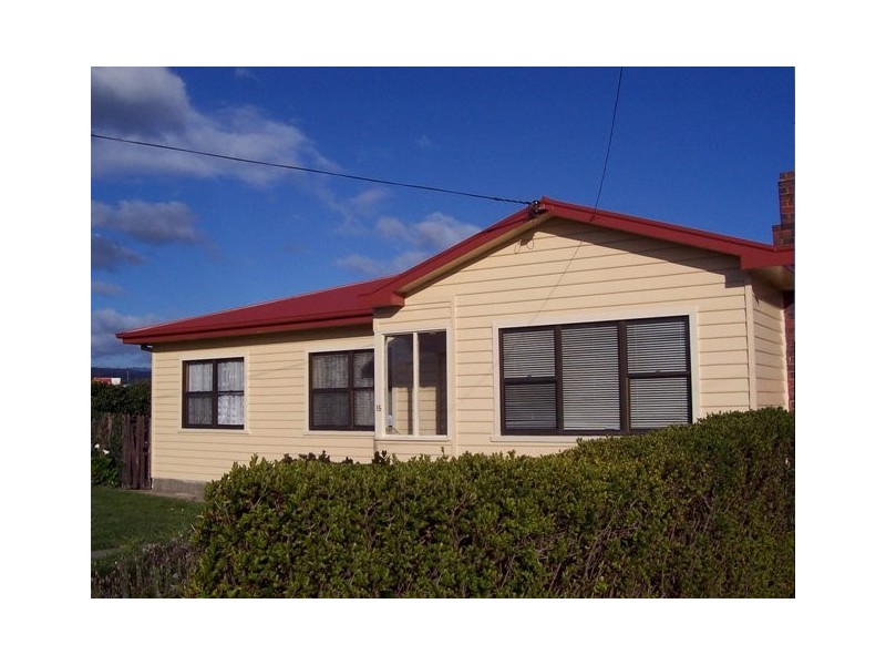 15 Cornwall Crescent, Newnham TAS 7248