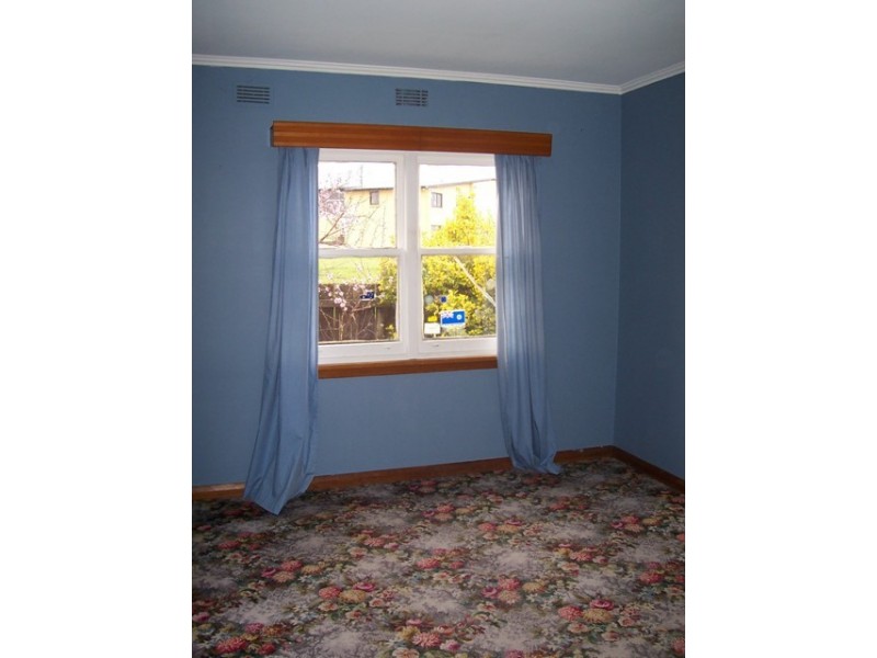 15 Cornwall Crescent, Newnham TAS 7248