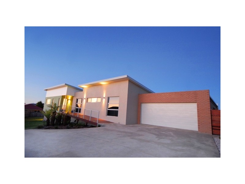 6 Adloch Place, Newnham TAS 7248