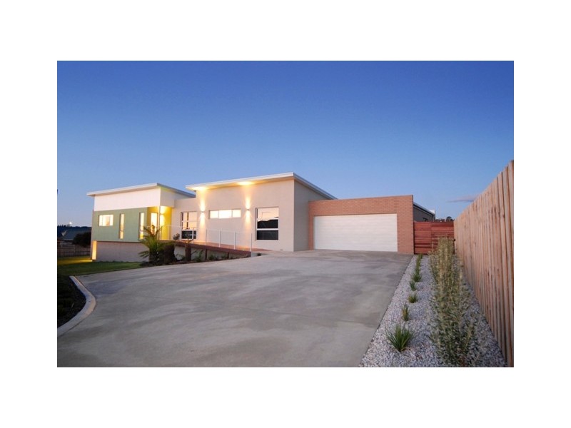 6 Adloch Place, Newnham TAS 7248