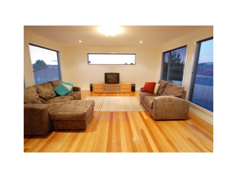 6 Adloch Place, Newnham TAS 7248