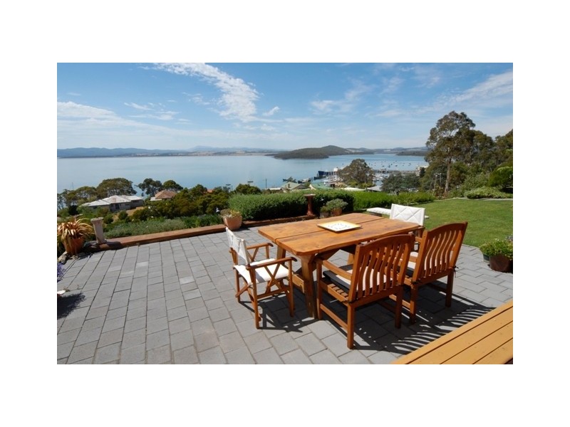 144 Oxford Street, Beauty Point TAS 7270