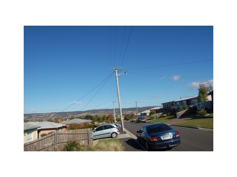 34 Crandon Crescent, Newnham TAS 7248