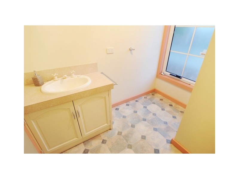 10 Quarantine Road, Kings Meadows TAS 7249