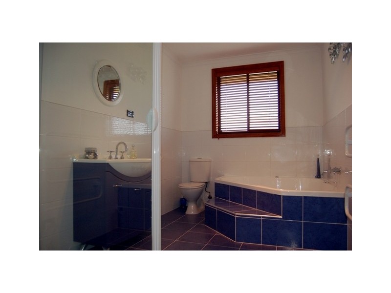 2 Picasso Place, Newnham TAS 7248