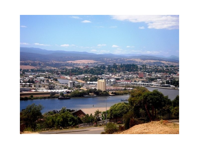 37 Floreat Crescent, Trevallyn TAS 7250