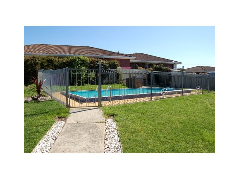 8 Benwerrin Crescent, Norwood TAS 7250