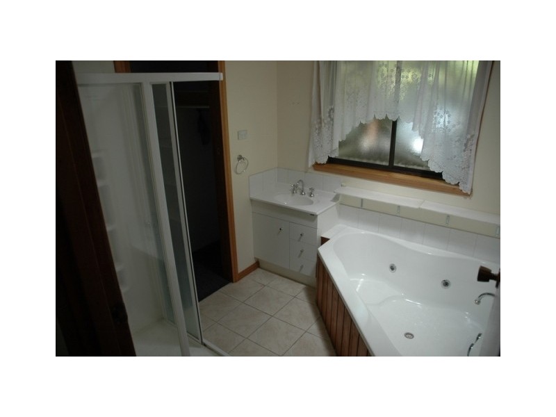 8 Benwerrin Crescent, Norwood TAS 7250