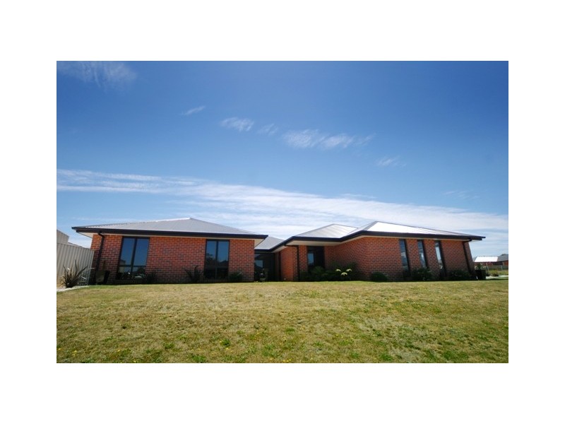 1 Grange Court, Newnham TAS 7248