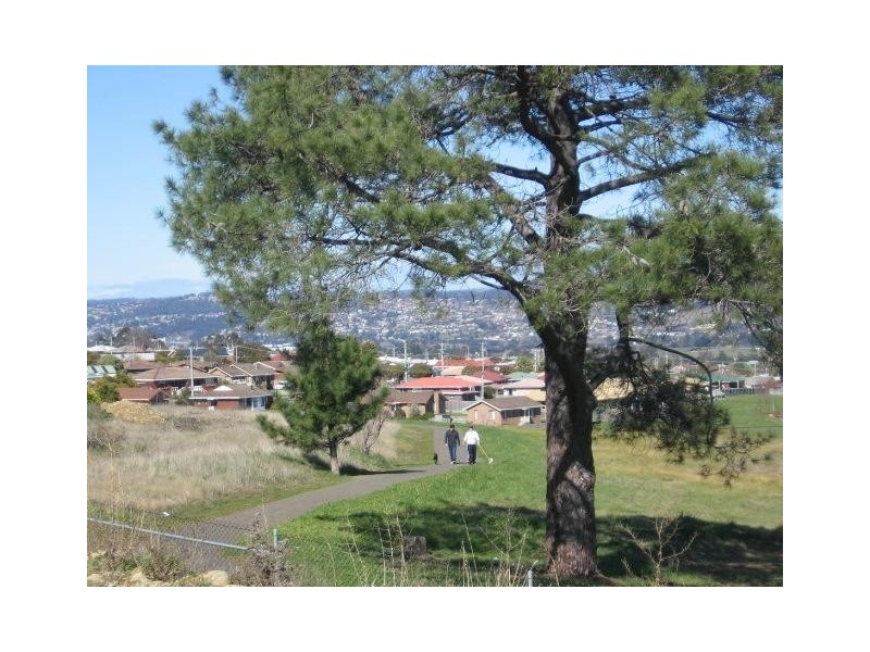 7/3 Tallentine Road, Newnham TAS 7248