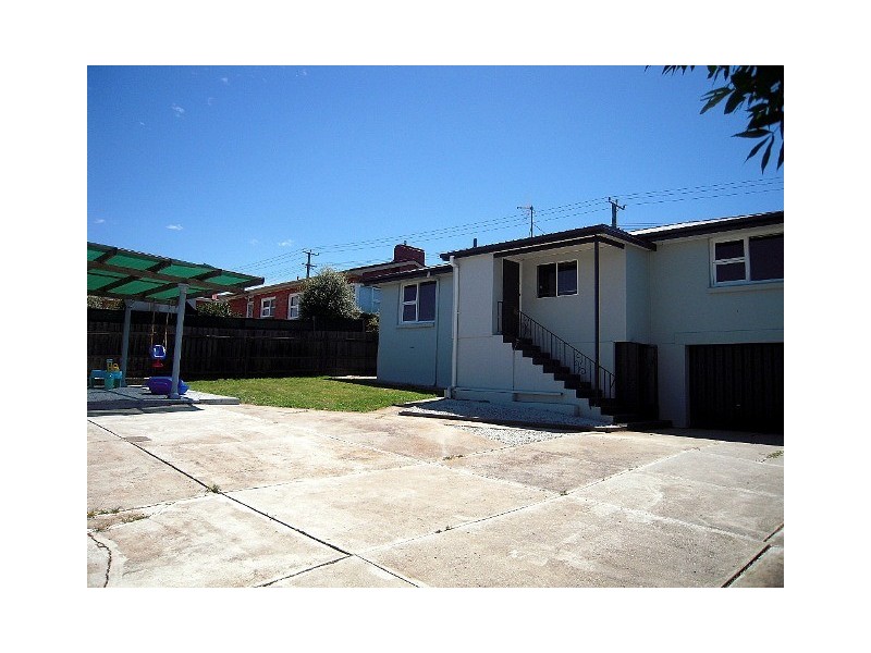 22  Paringa Avenue, Newnham TAS 7248