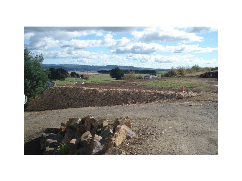 33 Roberts Crescent, Newnham TAS 7248