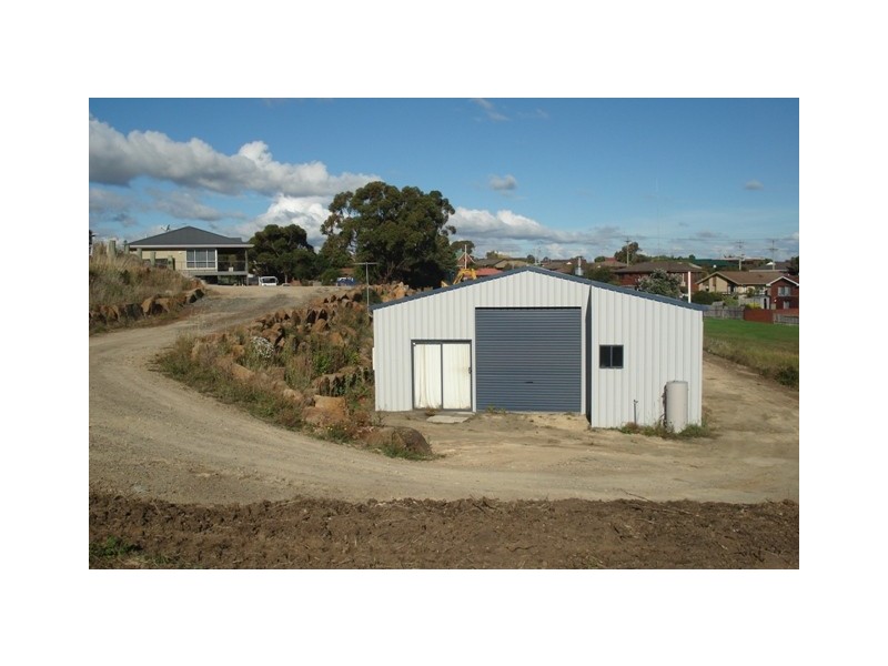 33 Roberts Crescent, Newnham TAS 7248