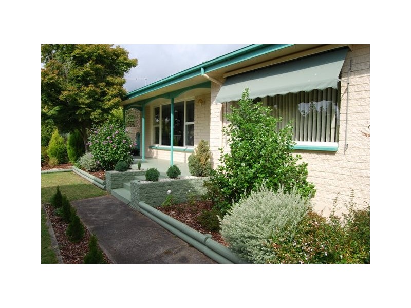 1 Nairana Street, Gravelly Beach TAS 7276