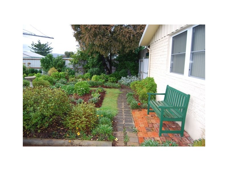 1 Nairana Street, Gravelly Beach TAS 7276