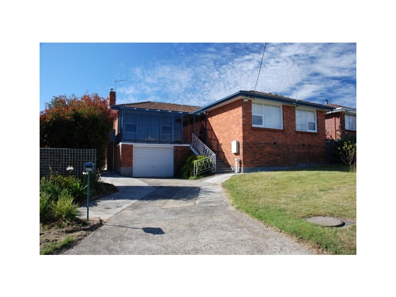 7 Cedar, Newnham TAS 7248