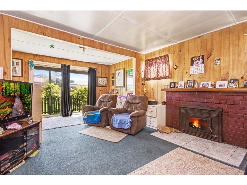 2 Lenborough Street, Beauty Point TAS 7270