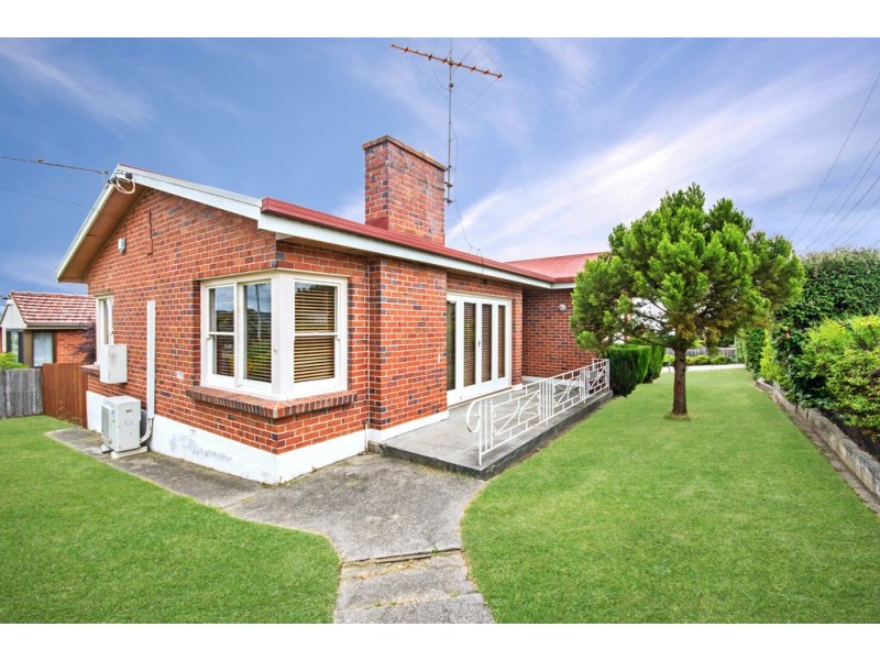 1 Helenwood Grove, Newnham TAS 7248