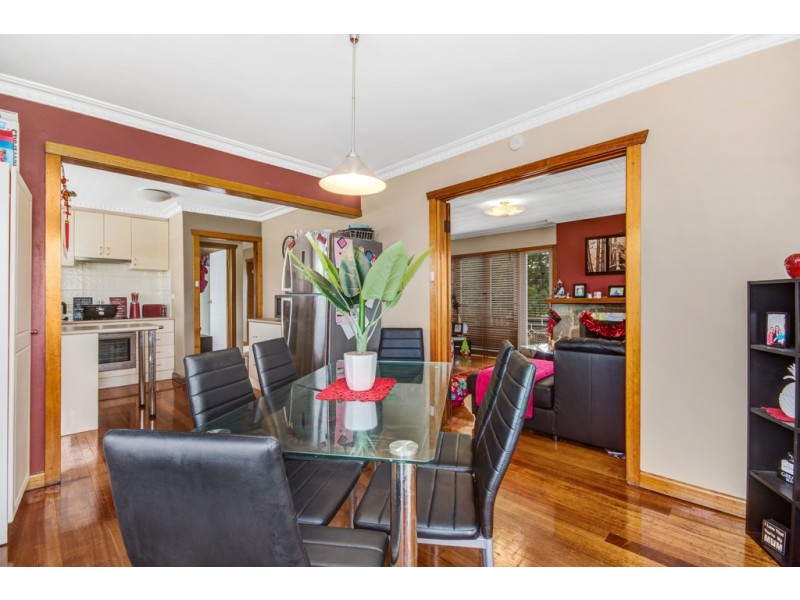 1 Helenwood Grove, Newnham TAS 7248