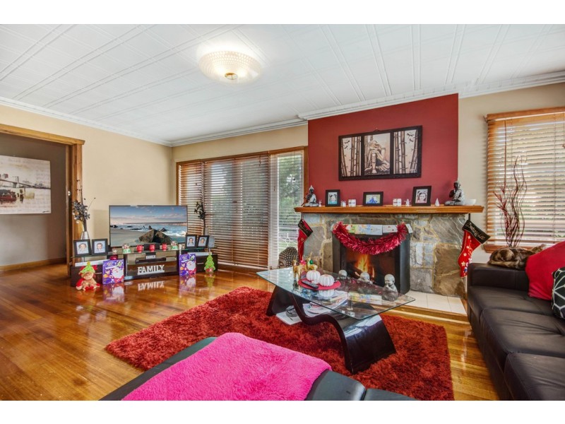 1 Helenwood Grove, Newnham TAS 7248