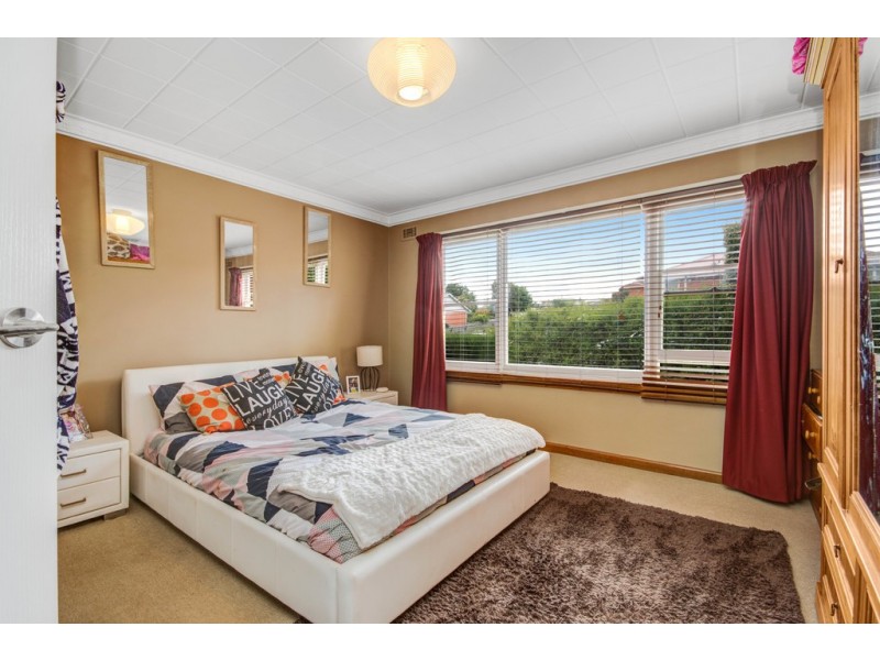 1 Helenwood Grove, Newnham TAS 7248