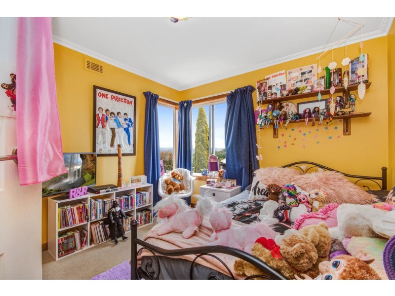 1 Helenwood Grove, Newnham TAS 7248