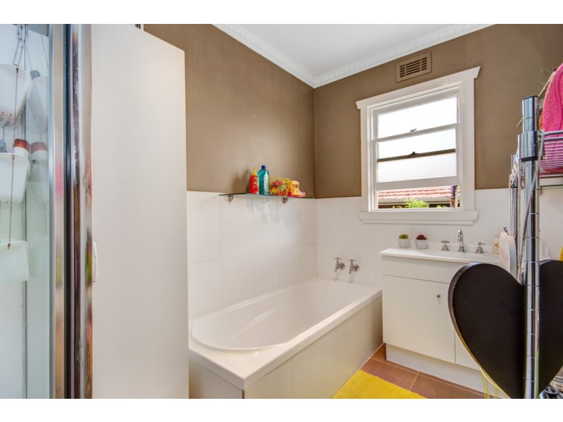 1 Helenwood Grove, Newnham TAS 7248