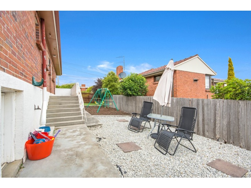 1 Helenwood Grove, Newnham TAS 7248