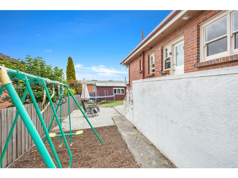 1 Helenwood Grove, Newnham TAS 7248