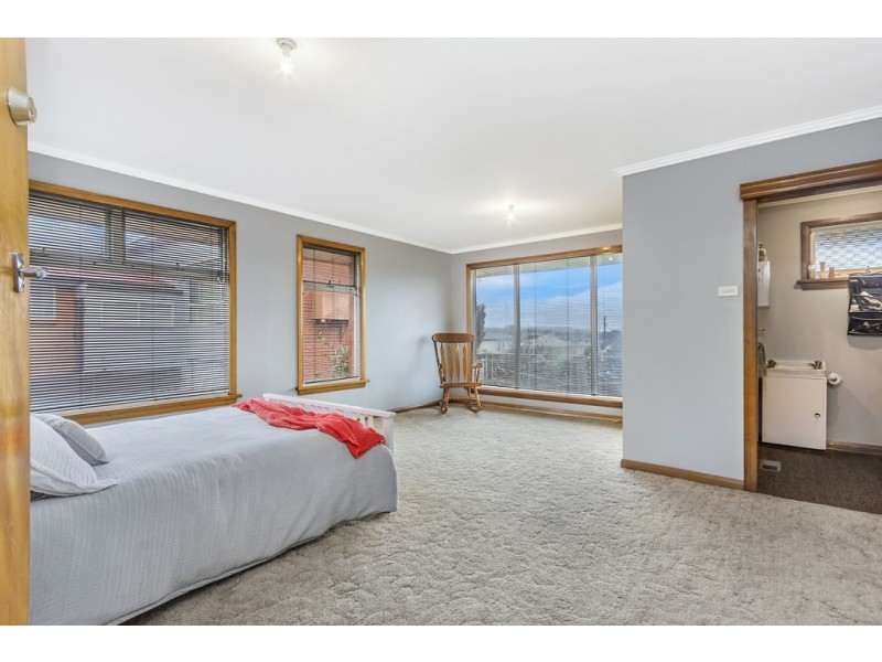2 Cedar Street, Newnham TAS 7248