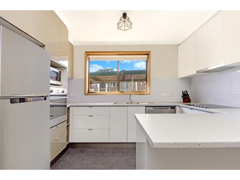 2/18 Drysdale Court, Newnham TAS 7248