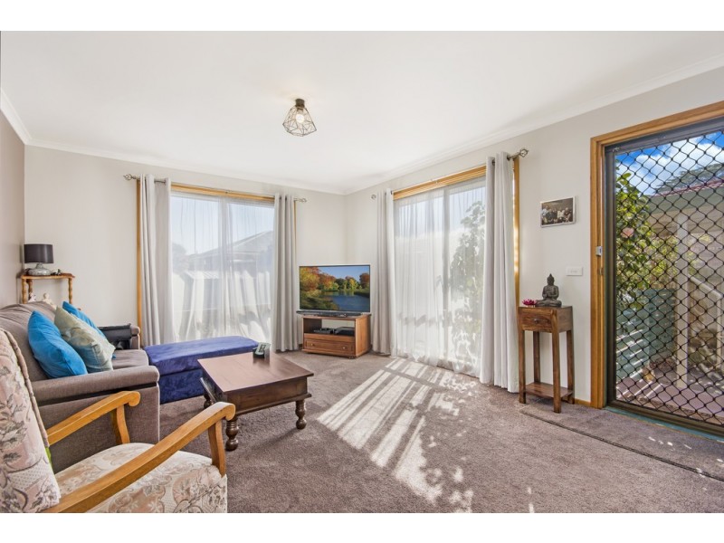 2/18 Drysdale Court, Newnham TAS 7248