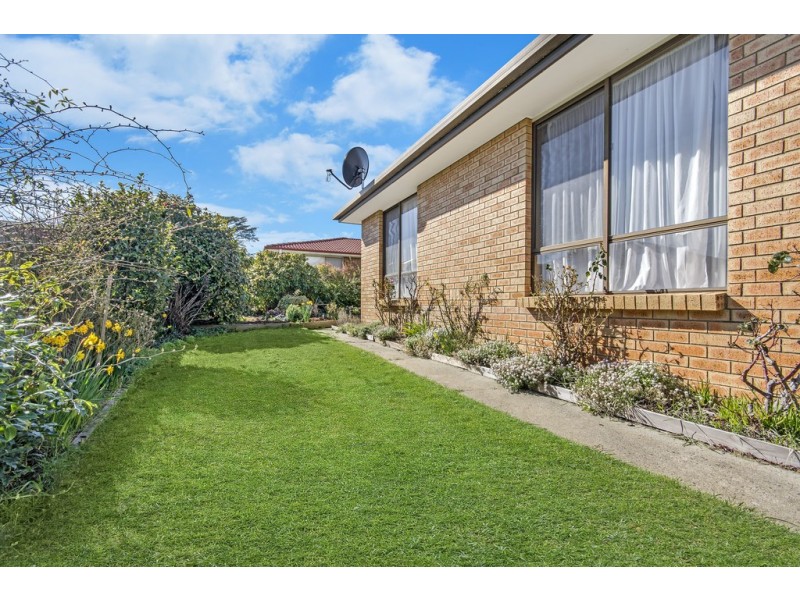 2/18 Drysdale Court, Newnham TAS 7248