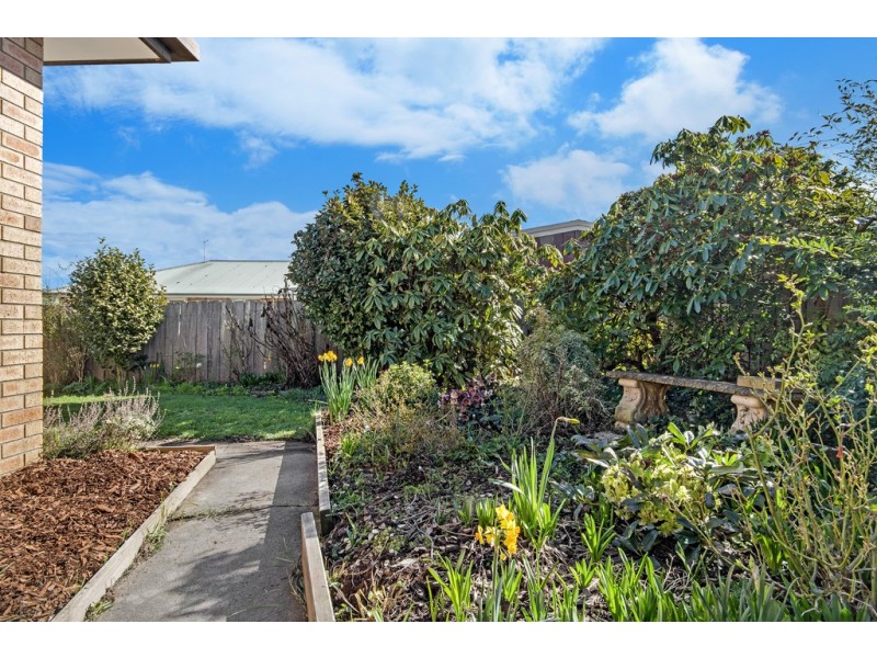 2/18 Drysdale Court, Newnham TAS 7248