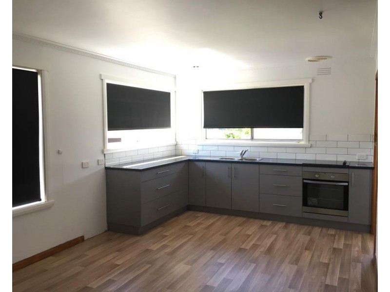 16 Swan Street, Newnham TAS 7248
