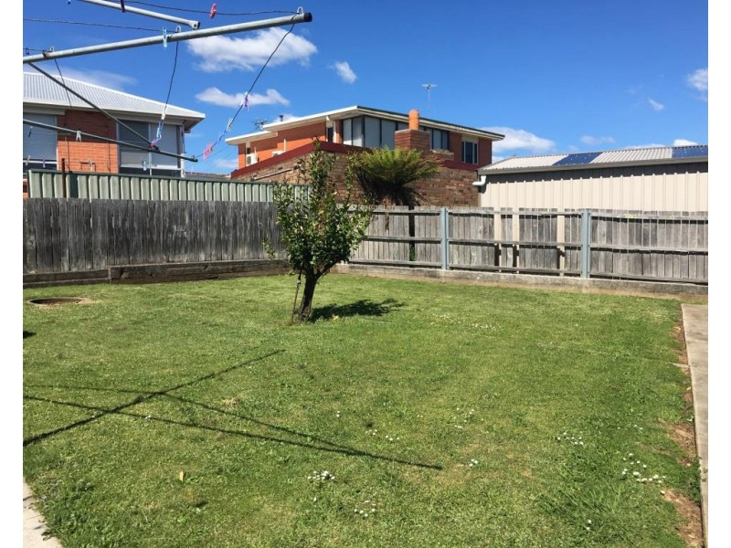 16 Swan Street, Newnham TAS 7248