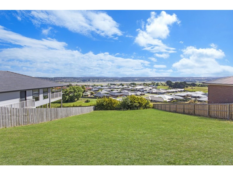 37 Roberts Crescent, Newnham TAS 7248