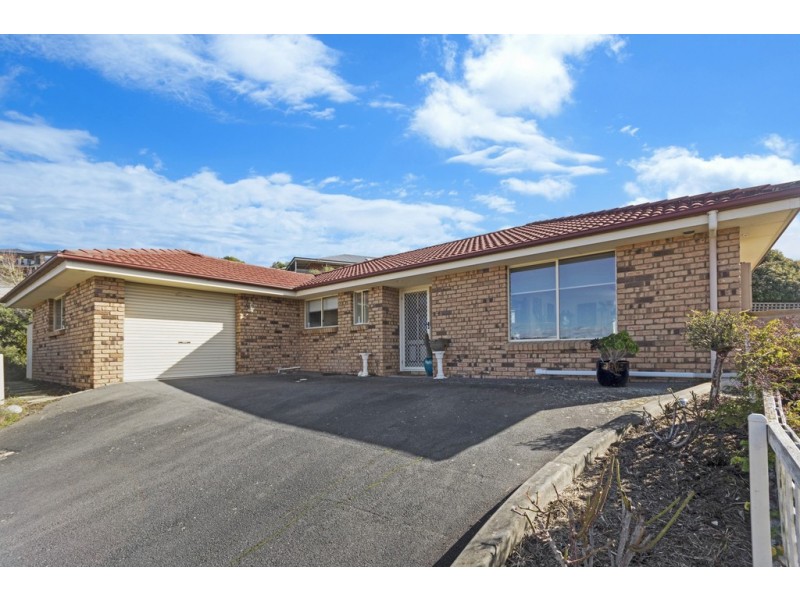 2/2 Carrera Place, Norwood TAS 7250