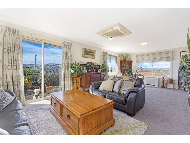 2/2 Carrera Place, Norwood TAS 7250