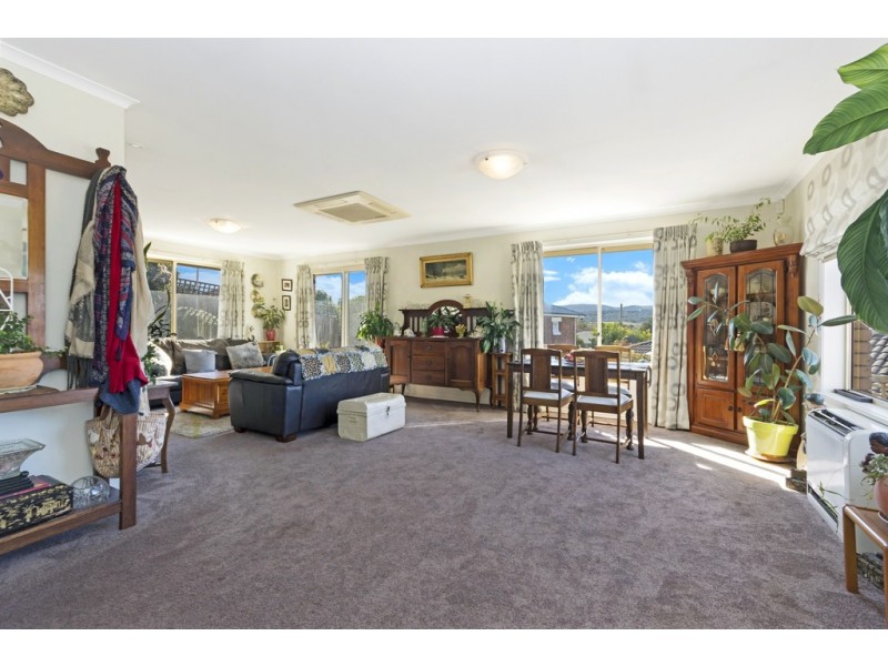 2/2 Carrera Place, Norwood TAS 7250