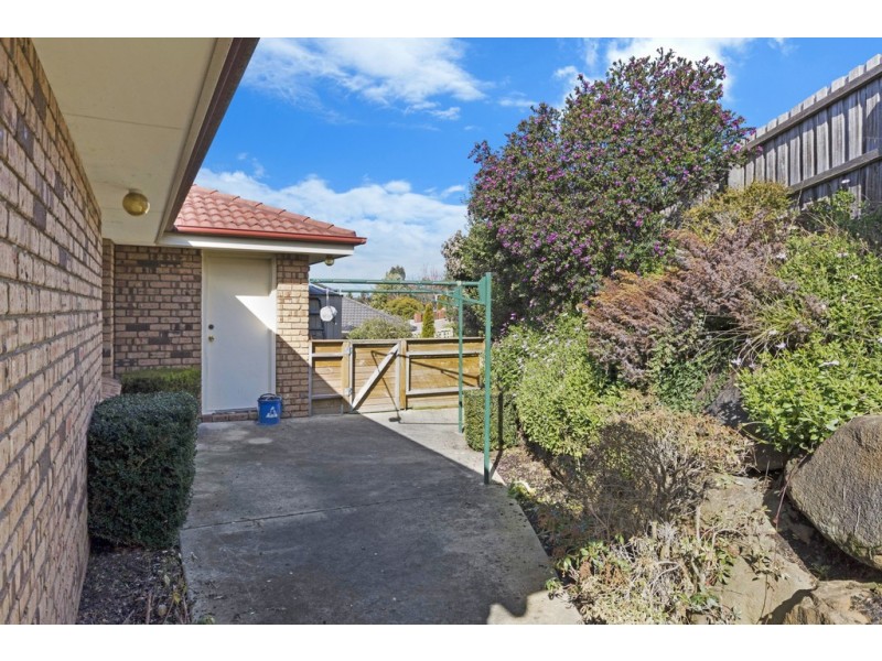 2/2 Carrera Place, Norwood TAS 7250