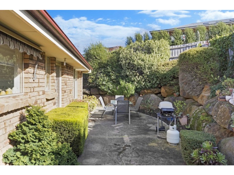 2/2 Carrera Place, Norwood TAS 7250