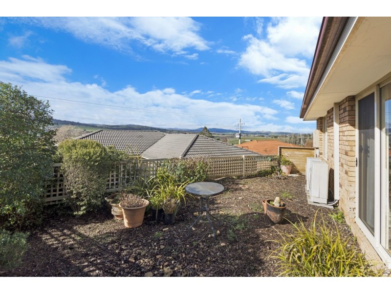 2/2 Carrera Place, Norwood TAS 7250