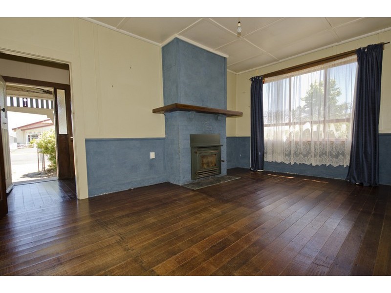 9 Charles Street, Cressy TAS 7302