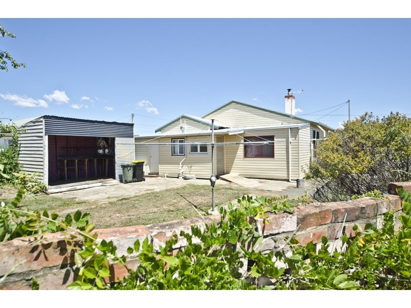 9 Charles Street, Cressy TAS 7302