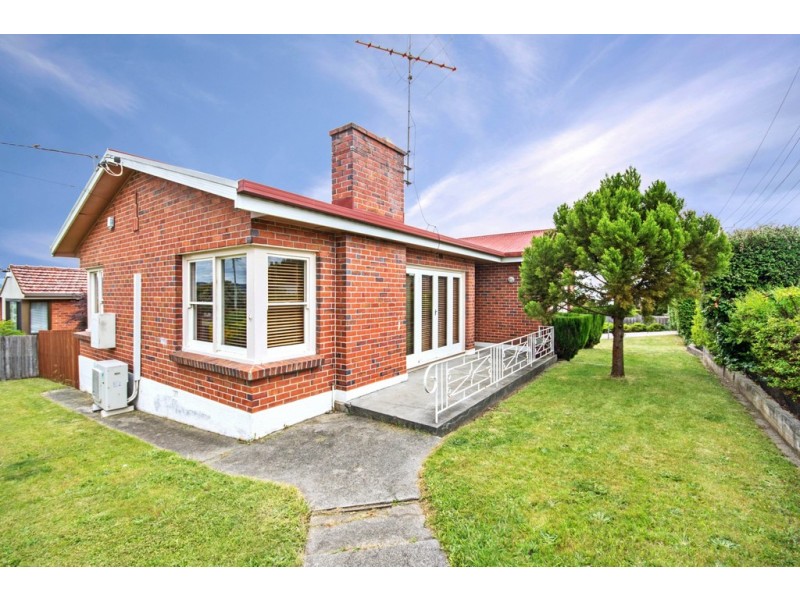 1 Helenwood Grove, Newnham TAS 7248