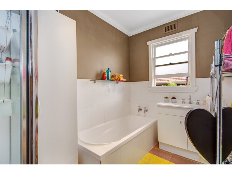 1 Helenwood Grove, Newnham TAS 7248